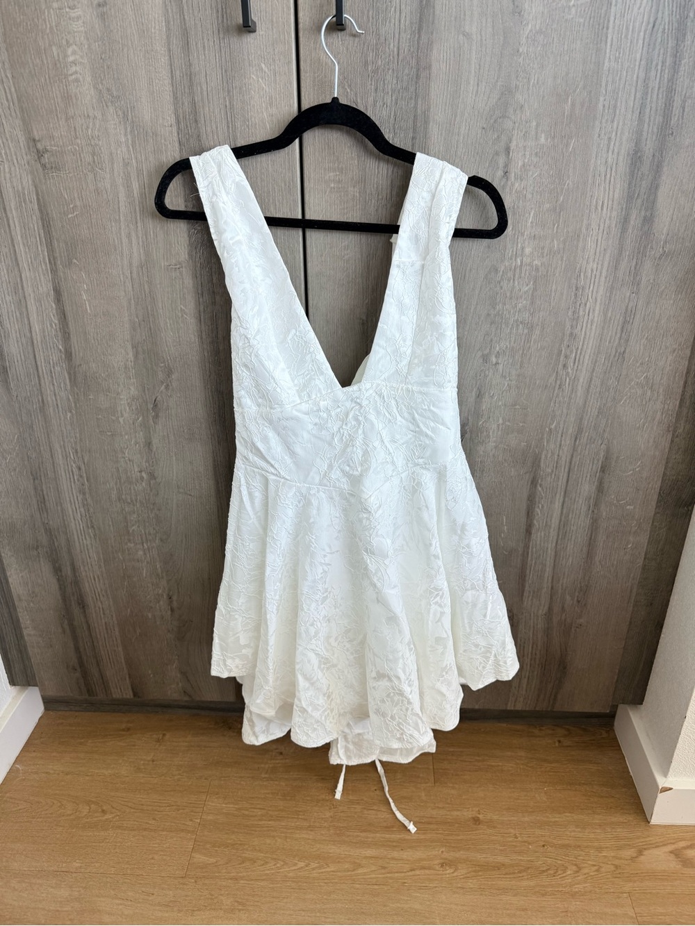 White Lace V-Neck Sleeveless Mini Dress